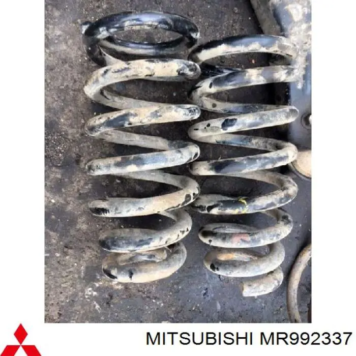 MR992337 Mitsubishi muelle de suspensión eje delantero
