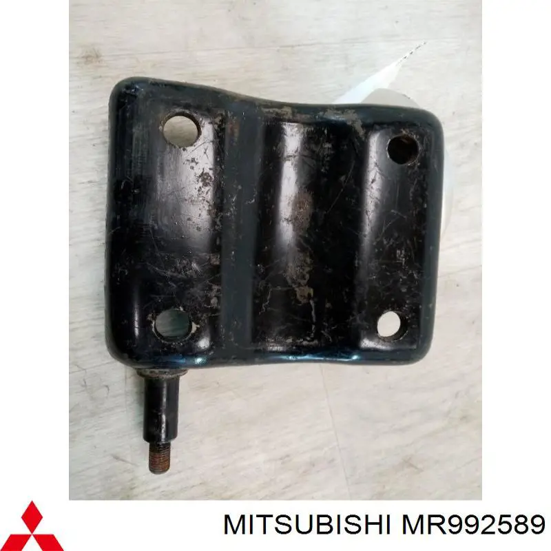 Soporte de muelle del eje trasero Mitsubishi MR992589 precio, desde 73,99 EUR