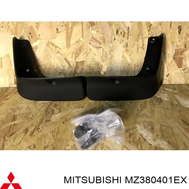 MZ380401EX Mitsubishi Juego de faldillas guardabarro traseros