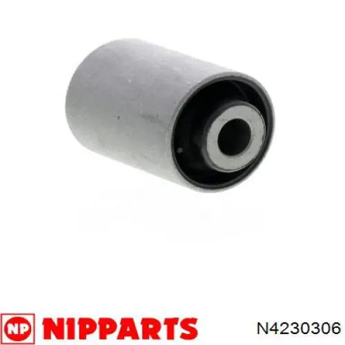 DCC010376 Mando Silentblock de brazo de suspensión delantero inferior