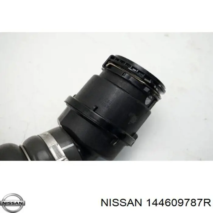144609787R Nissan tubo intercooler superior