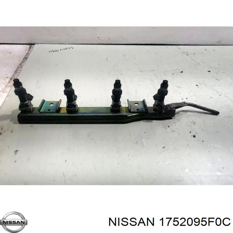 Rampa de combustible Nissan/Infiniti 1752095F0C precio, desde 134,43 EUR