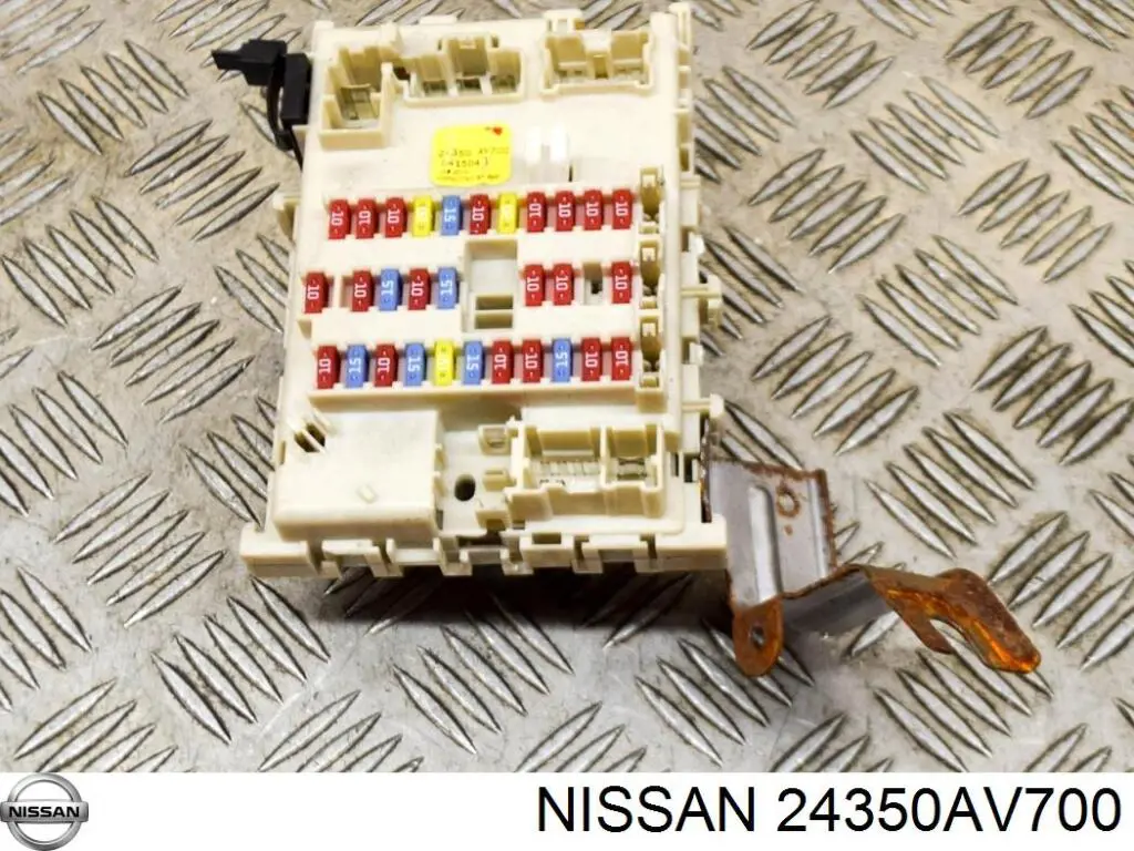 Caja de fusibles, trasera interior para Nissan Primera (WP12)