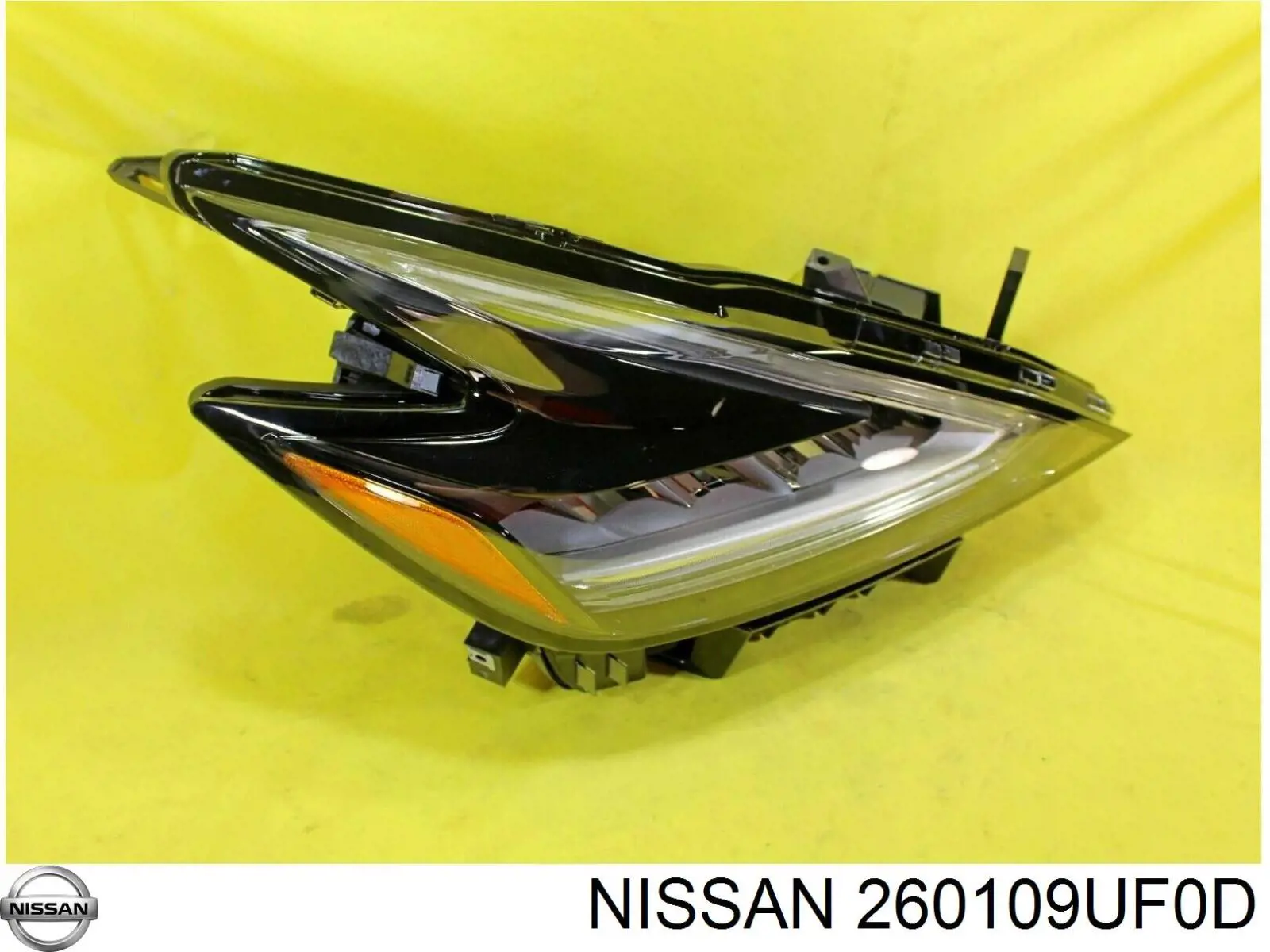 260109UF0D Nissan faro derecho