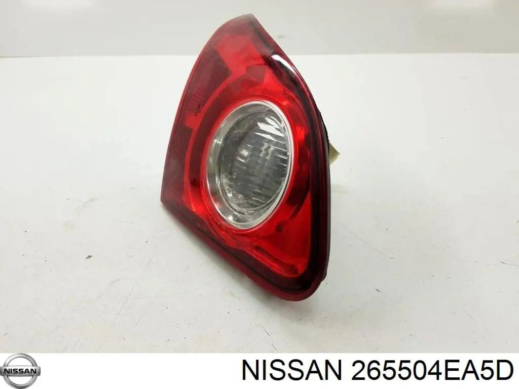 Piloto trasero interior derecho Nissan/Infiniti 265504EA5D precio, desde 94,08 EUR