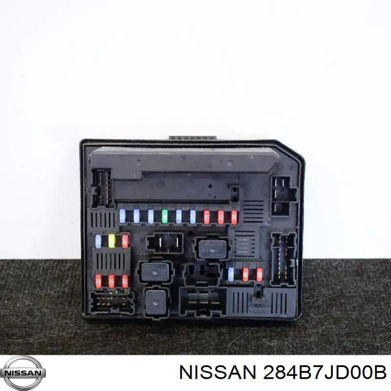 284B7JD00B Nissan/Infiniti Caja de relés y fusibles
