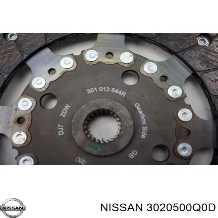 3020500Q0D Nissan