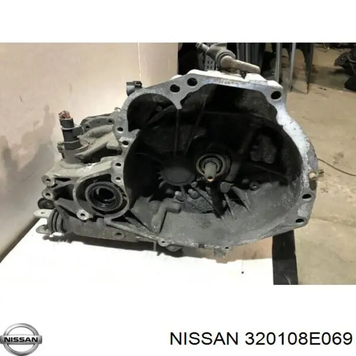 Comprar 320108E069 Nissan/Infiniti Caja de cambios mecánica completa