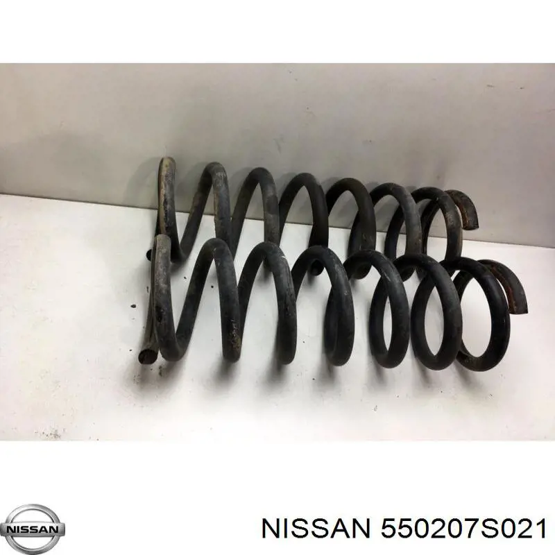 Comprar 550207S021 Nissan/Infiniti Muelle de eje trasero