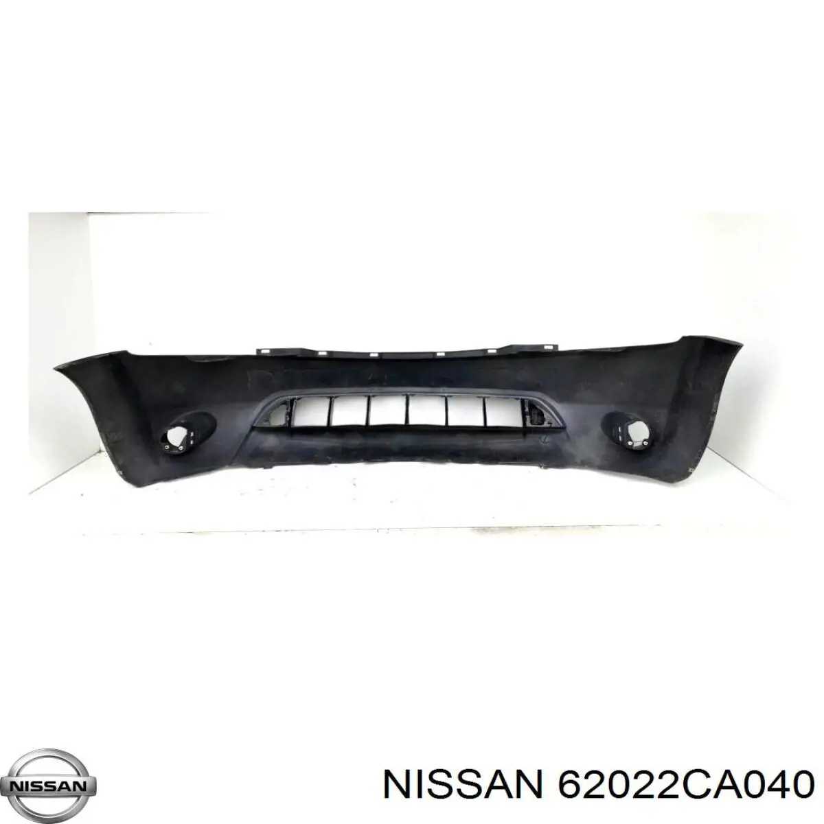 62022CA040 Nissan parachoques delantero