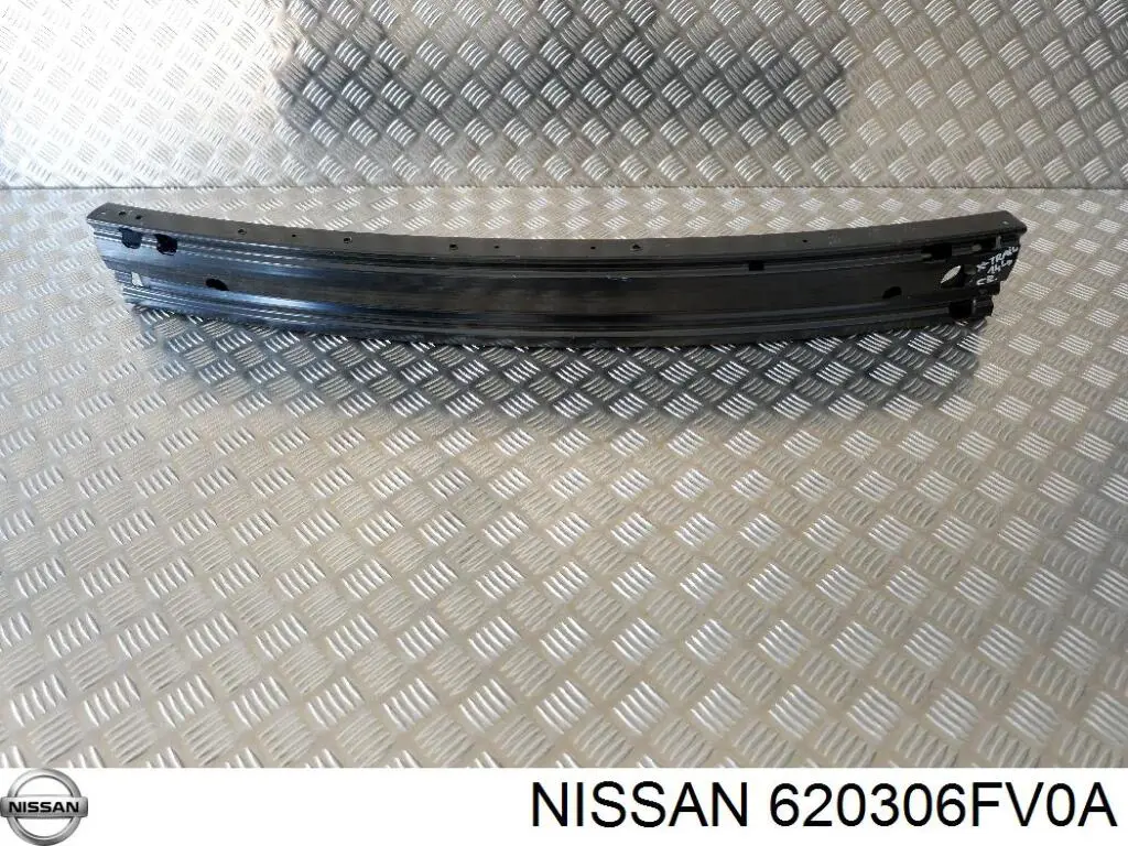 620306FV0A Nissan refuerzo parachoque delantero