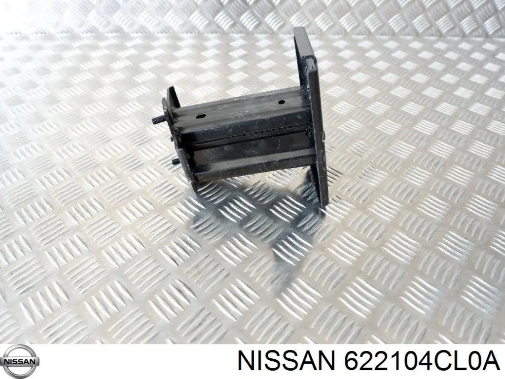 622104CL0A Nissan soporte de amplificador de parachoques delantero