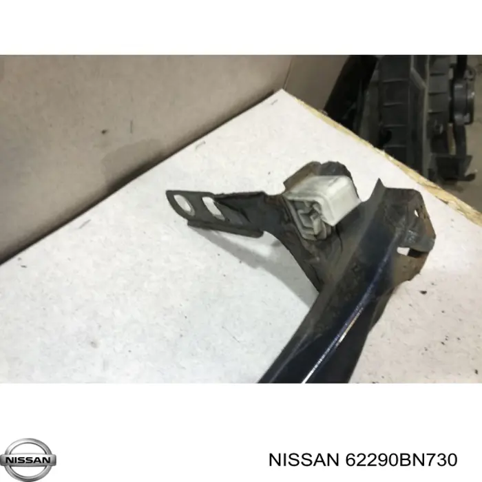 Soporte central del parachoques delantero 62290BN730 Nissan/Infiniti