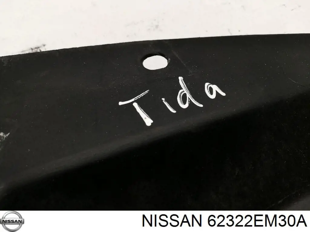 Comprar 62322EM30A Nissan/Infiniti Moldura de la rejilla del radiador