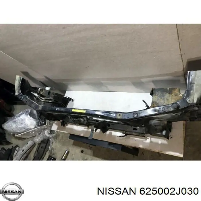  Soporte de radiador Nissan Primera 