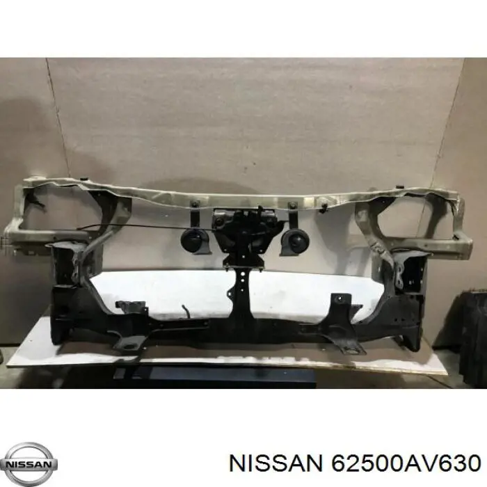 Soporte de radiador completo (panel de montaje para foco) para Nissan Primera (WP12)