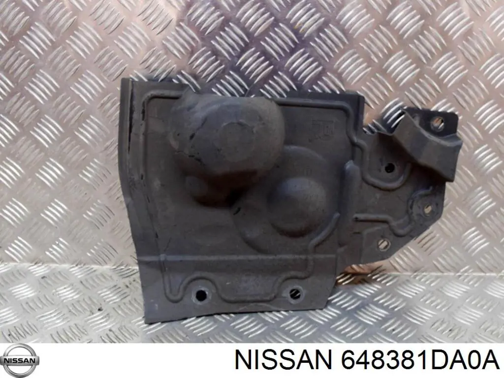 648381DA0A Nissan protección motor derecha