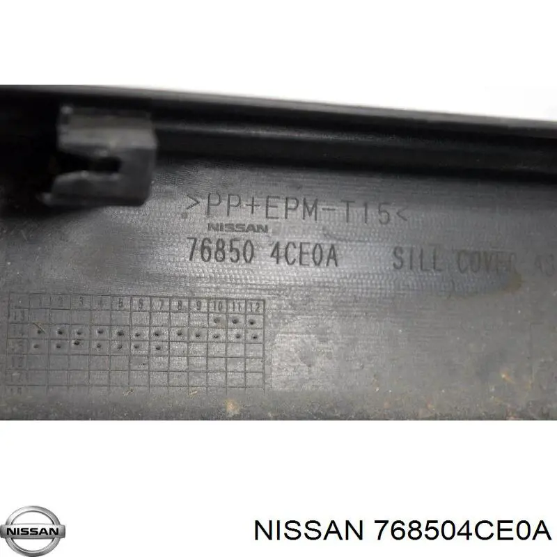 Comprar 768504CE0A Nissan/Infiniti Moldura exterior derecha del umbral