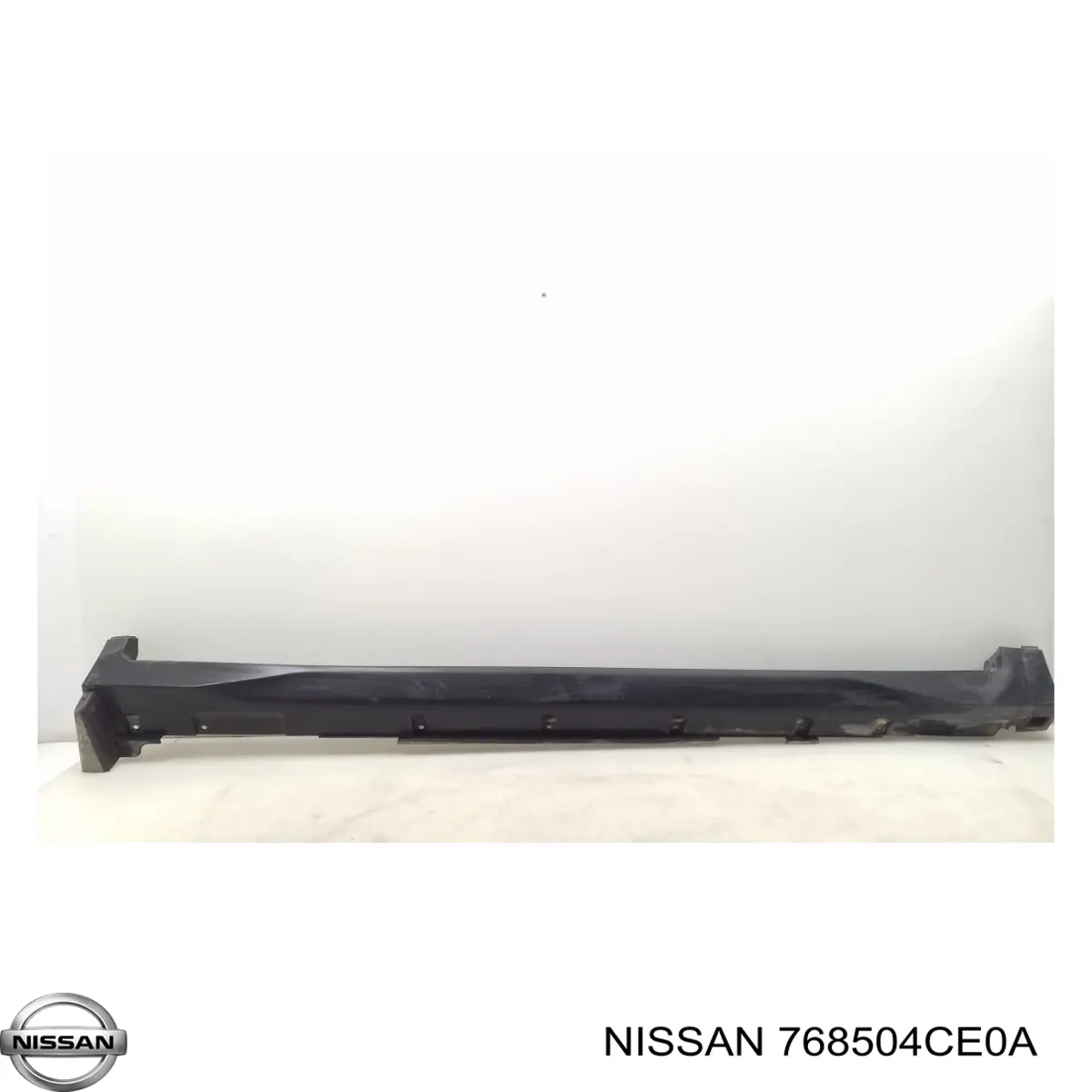 Comprar 768504CE0A Nissan/Infiniti Moldura exterior derecha del umbral