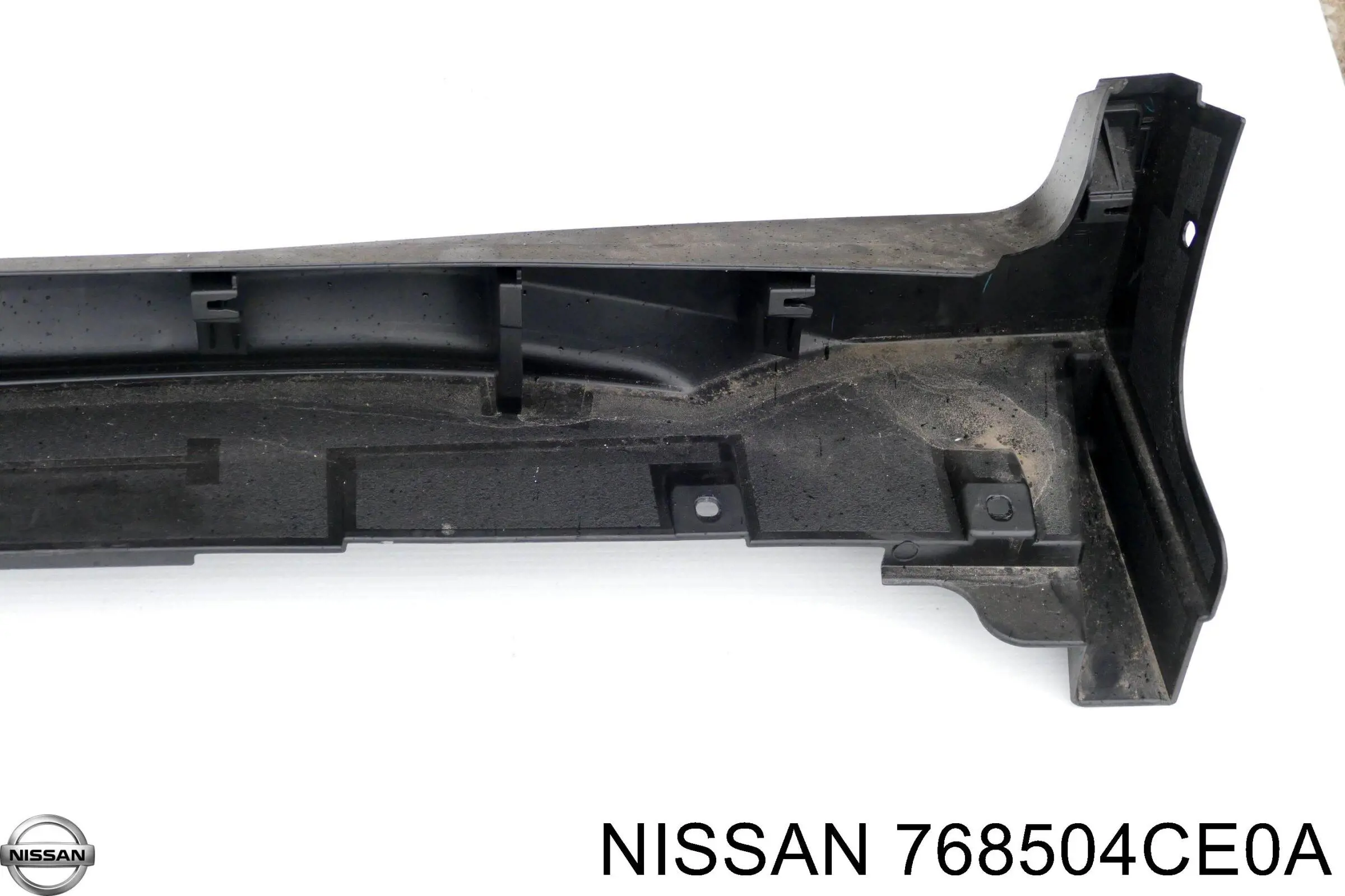 Moldura de umbral exterior derecha Nissan/Infiniti 768504CE0A