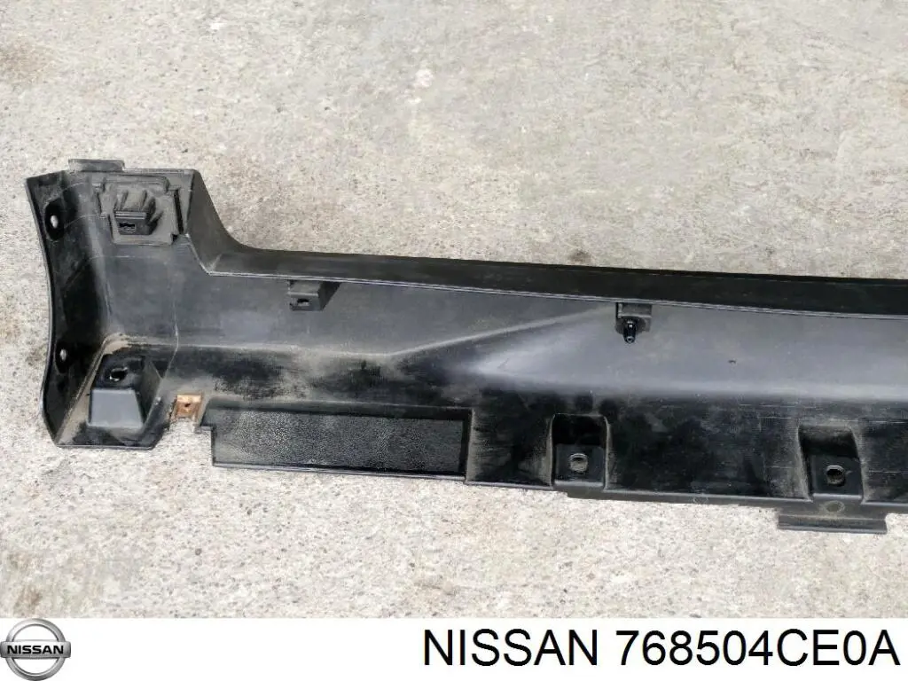 Moldura exterior derecha del umbral Nissan/Infiniti 768504CE0A precio, desde 164,08 EUR