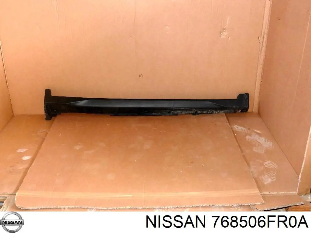 Comprar 768506FR0A Nissan/Infiniti Moldura exterior derecha del umbral