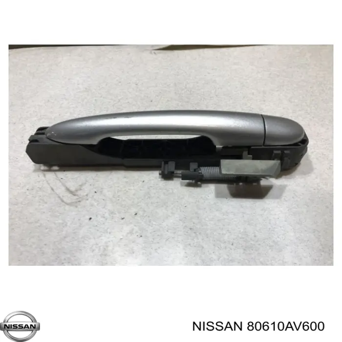 Soporte de manija exterior de puerta delantera derecha 80610AV600 Nissan/Infiniti