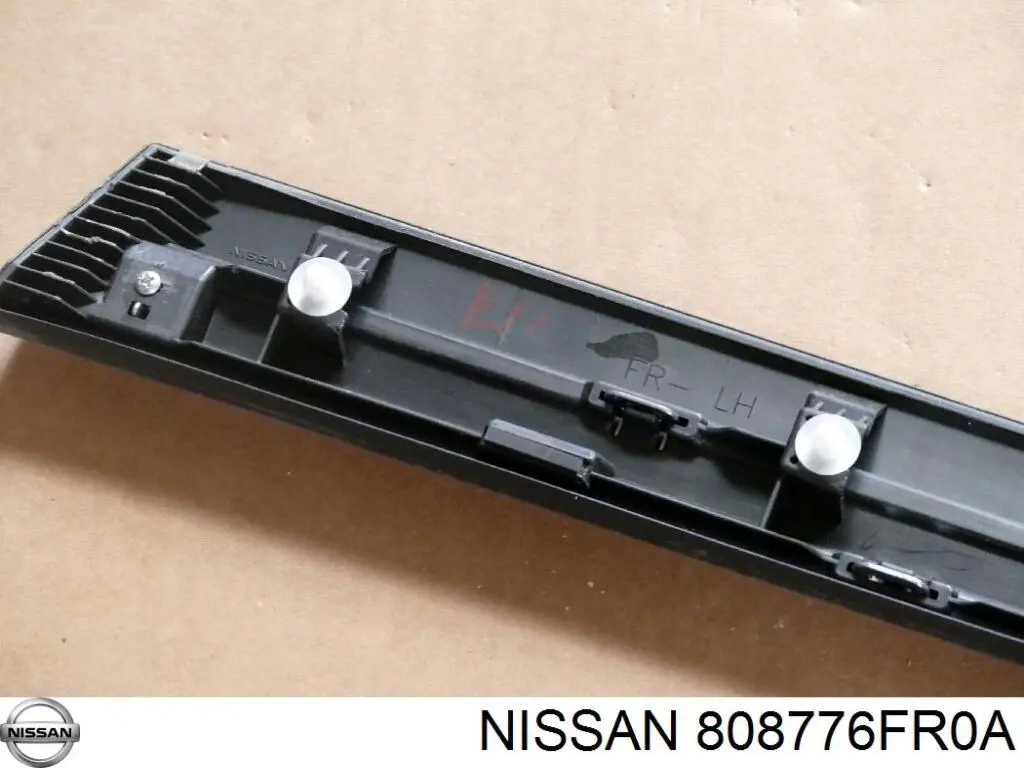 Comprar 808776FR0A Nissan/Infiniti Moldura inferior de puerta delantera izquierda