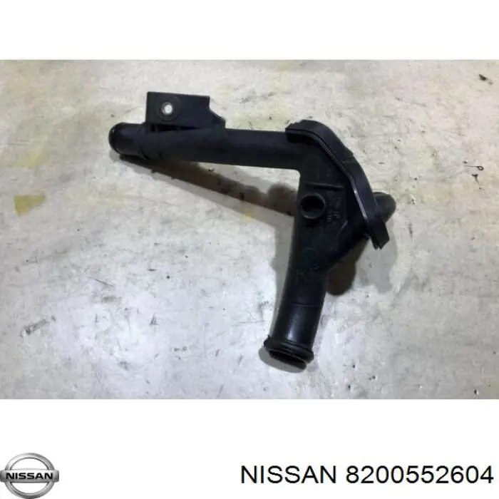 8200552604 Nissan brida del sistema de refrigeración (triple)