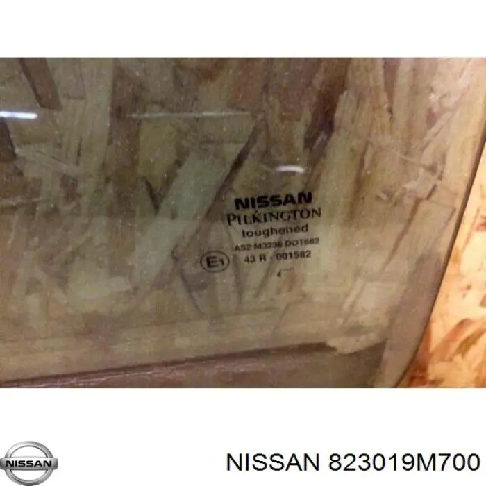 823019M700 Nissan luna de puerta trasera izquierda