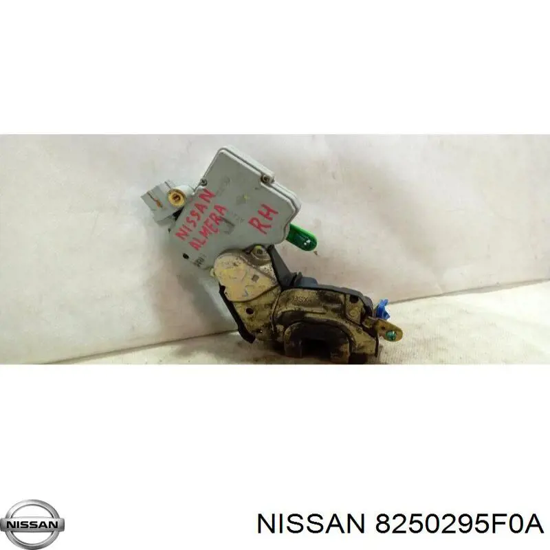 8250295F0A Nissan/Infiniti cerradura de puerta trasera derecha