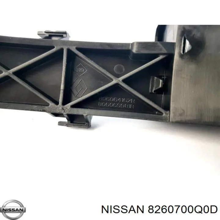 8260700Q0D Nissan soporte de manecilla de puerta de batientes trasera izquierda