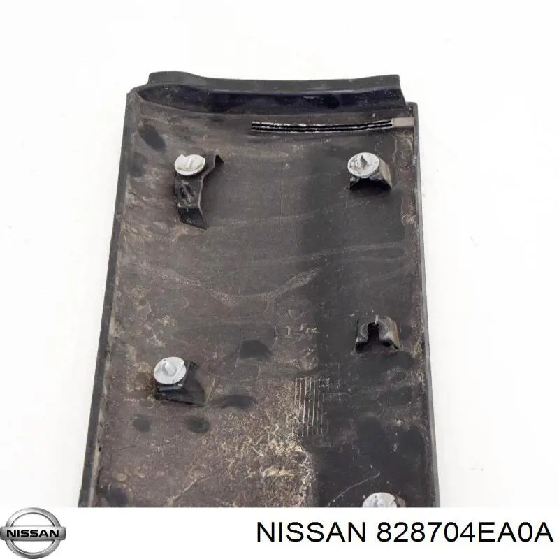 Moldura de puerta trasera derecha 828704EA0A Nissan/Infiniti