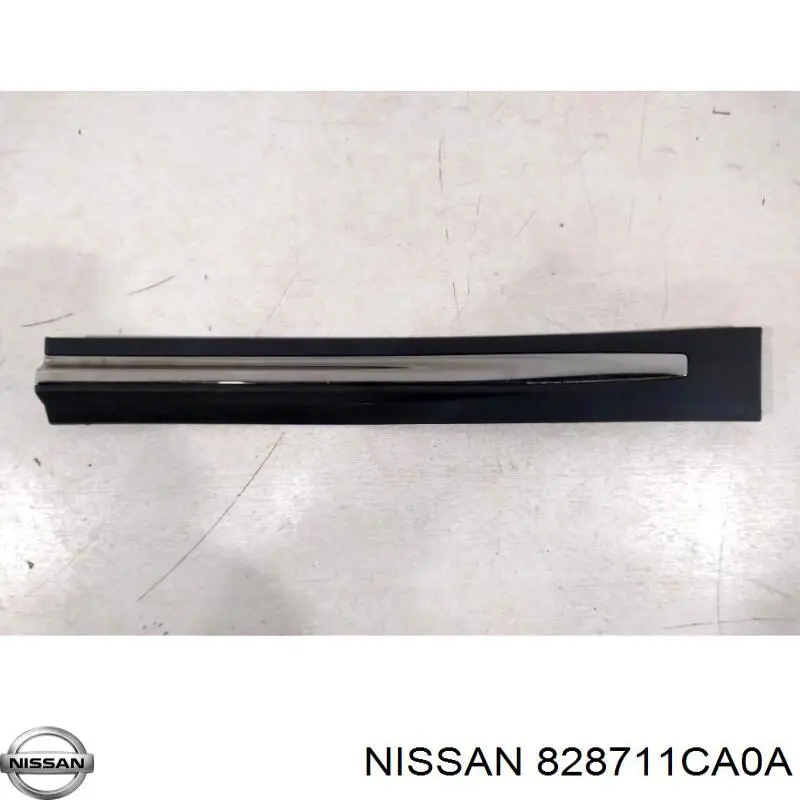 828711CA0A Nissan moldura inferior de la puerta trasera izquierda