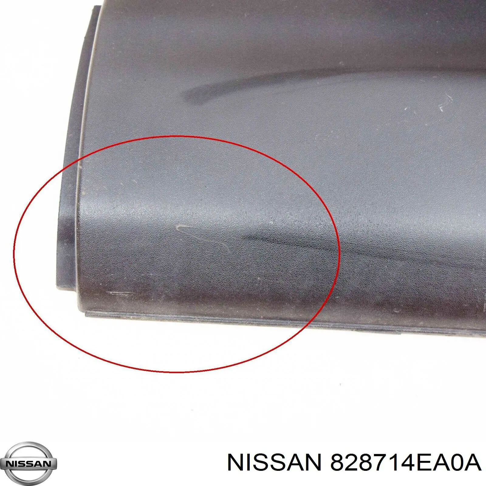 Moldura puerta trasera izquierda Nissan 828714EA0A