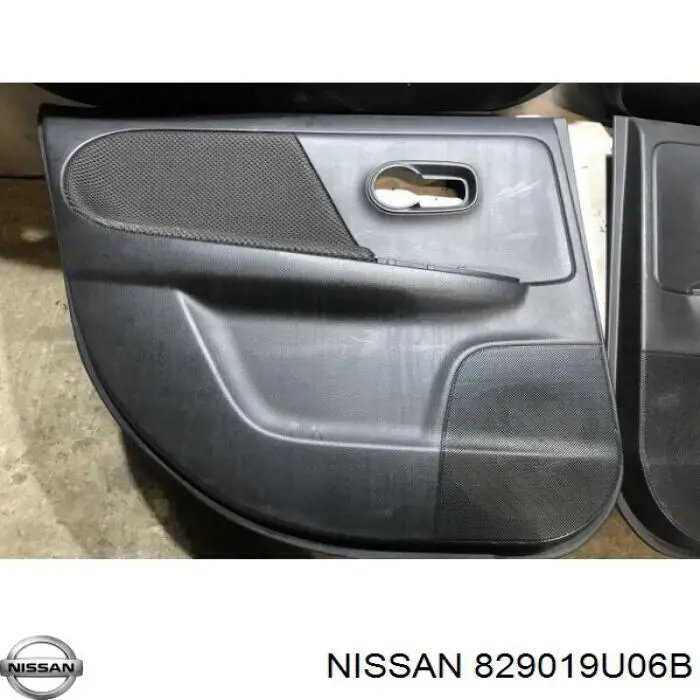 829019U06B Nissan guarnecido de puerta trasera izquierda