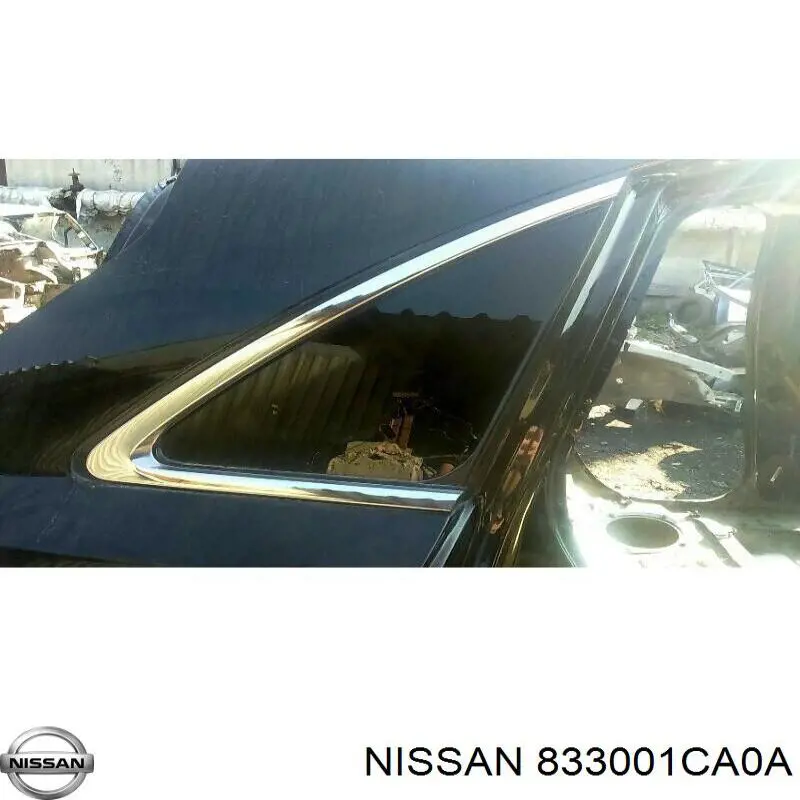 833001CA0A Nissan ventanilla costado superior derecha (lado maletero)
