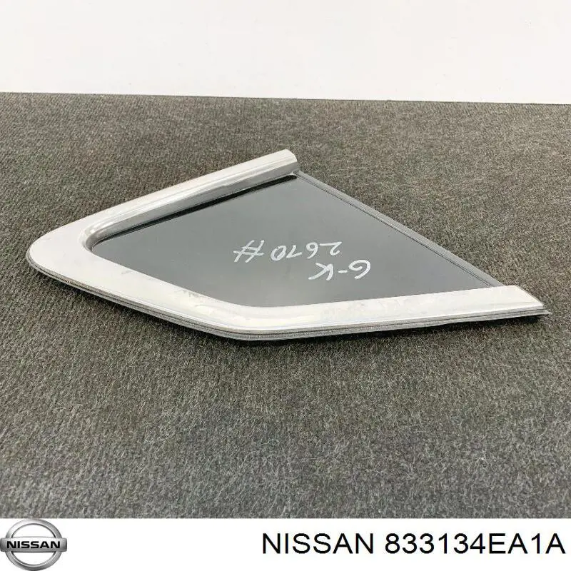 833134EA1A Nissan ventanilla costado superior izquierda (lado maletero)