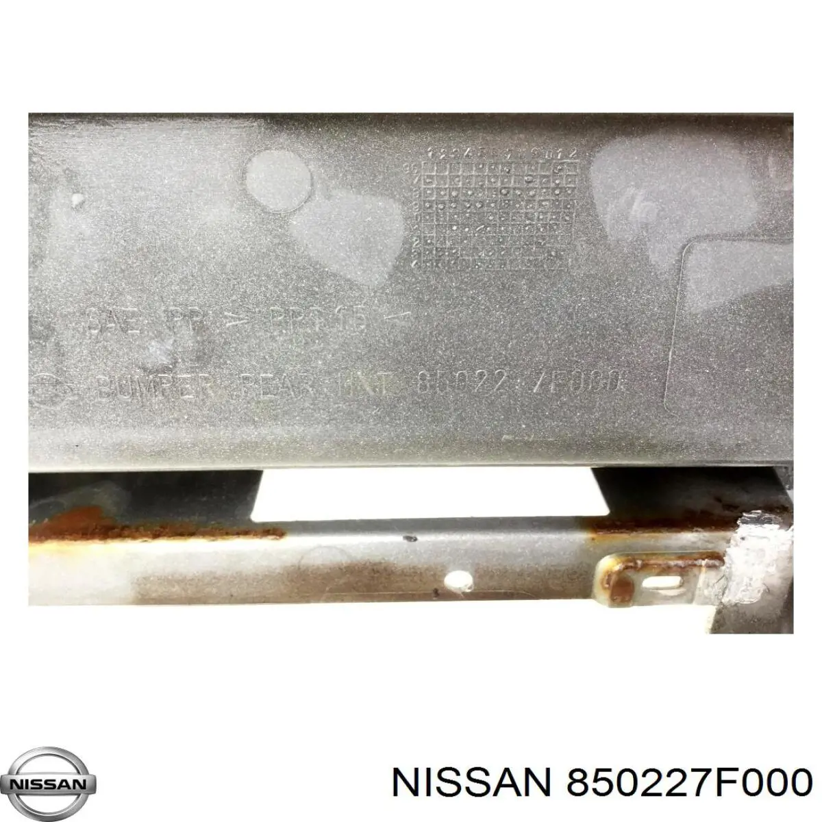 Parachoques trasero 850227F000 Nissan/Infiniti