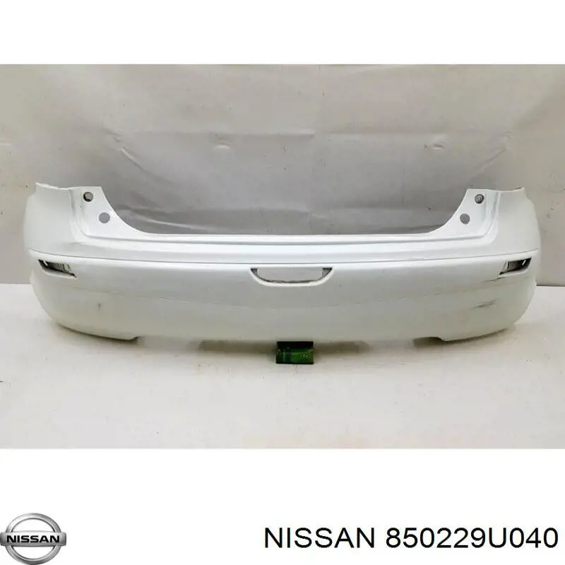 Paragolpes trasero Nissan/Infiniti 850229U040