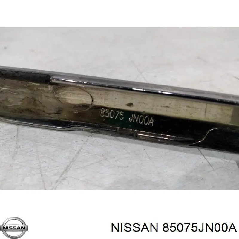 85075JN00A Nissan/Infiniti Moldura de parachoques trasero izquierdo