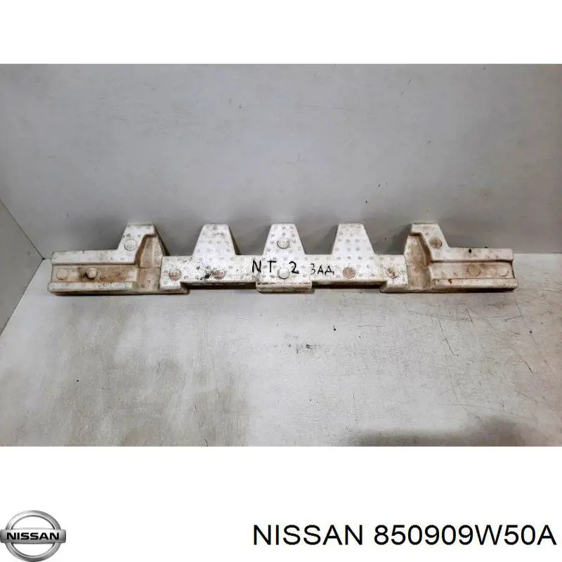 850909W50A Nissan refuerzo paragolpes trasero