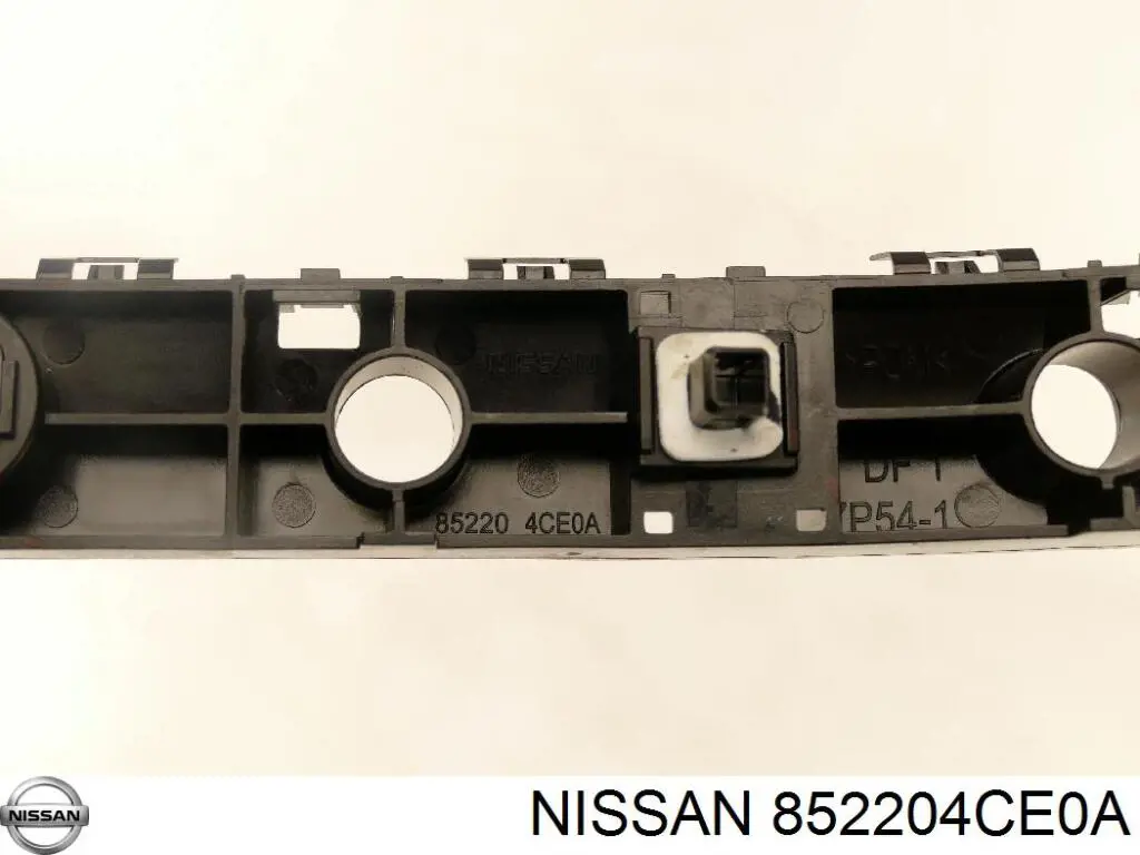 852204CE0A Nissan soporte de parachoques trasero derecho