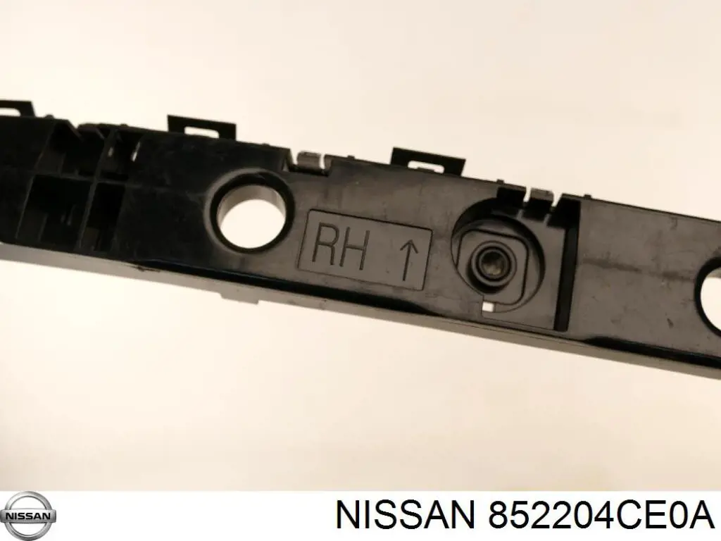 Comprar 852204CE0A Nissan/Infiniti Soporte del parachoques trasero derecho