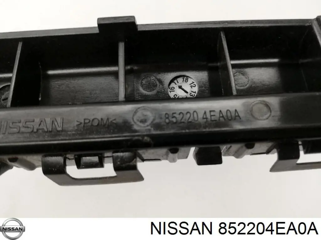 Comprar 852204EA0A Nissan/Infiniti Soporte de parachoques delantero derecho