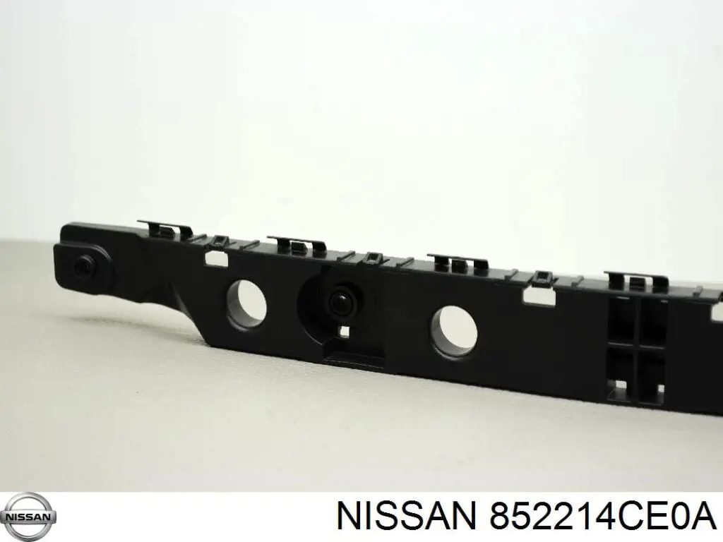 Soporte de parachoques trasero izquierdo 852214CE0A Nissan/Infiniti