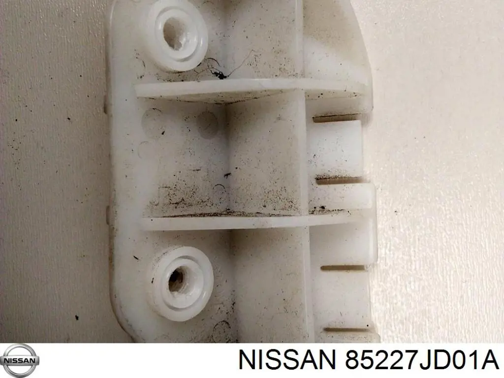 Comprar 85227JD01A Nissan/Infiniti Soporte de parachoques trasero izquierdo