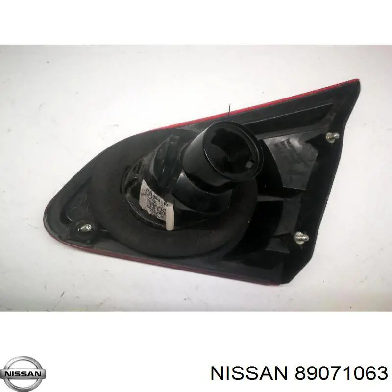 Piloto trasero interior izquierdo 26559JD80A Nissan/Infiniti