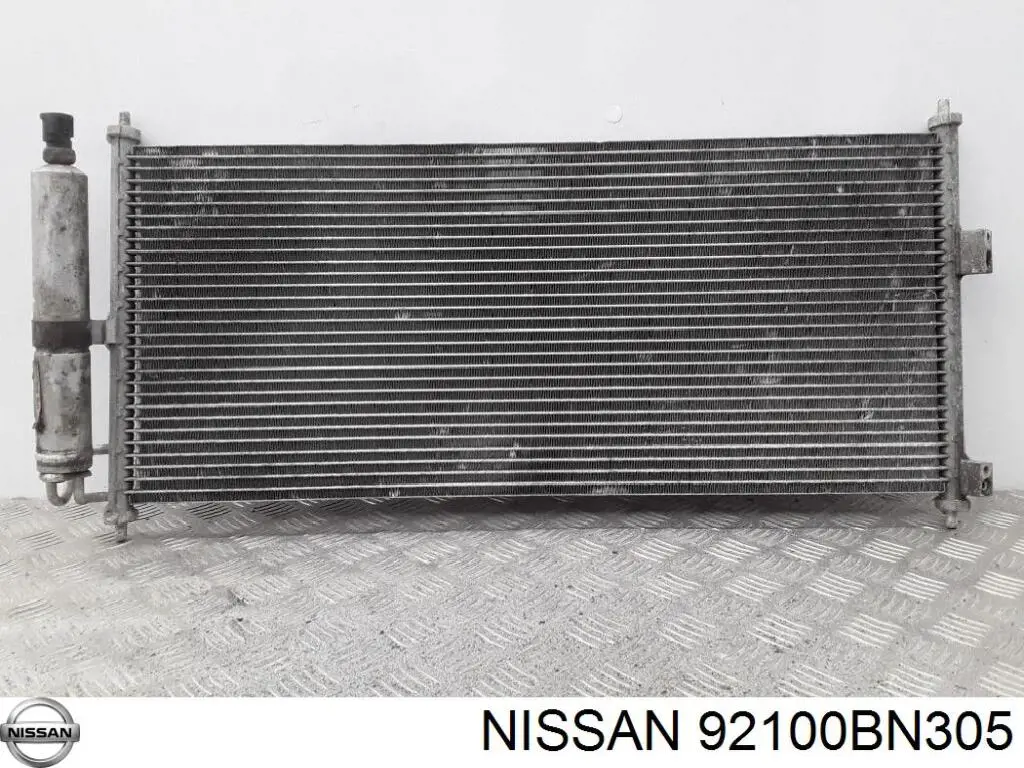 92100BN305 Nissan/Infiniti Radiador de aire acondicionado