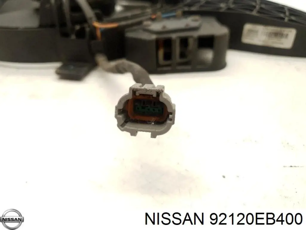 Comprar 92120EB400 Nissan/Infiniti Difusor del radiador del aire acondicionado con ventilador y motor
